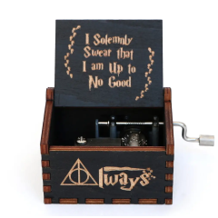 Caja de música de Harry Potter hecha a mano en el exterior tiene un hermoso patrón en el interior la inscripción está hecha de mecanismo de madera