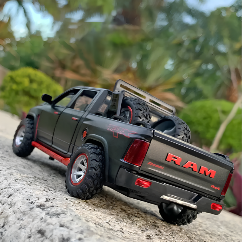 Dodge Ram TRX - Modelo de coche de metal a escala 1:32, miniatura realista con puertas que se abren y tracción trasera
